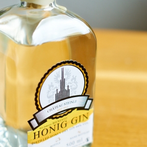 London Dry Honey Gin Distilled London Dry Honey-Gin, ein exklusiver Honig Gin aus ausgesuchten Zutaten von der Manufaktur Chateau Steinle aus Ulm
