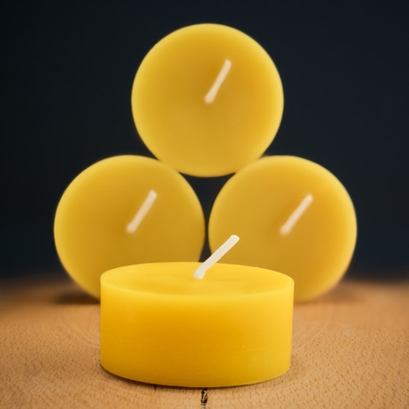 maxi-teelichter-bienenwachs-6cm-lange-brenndauer